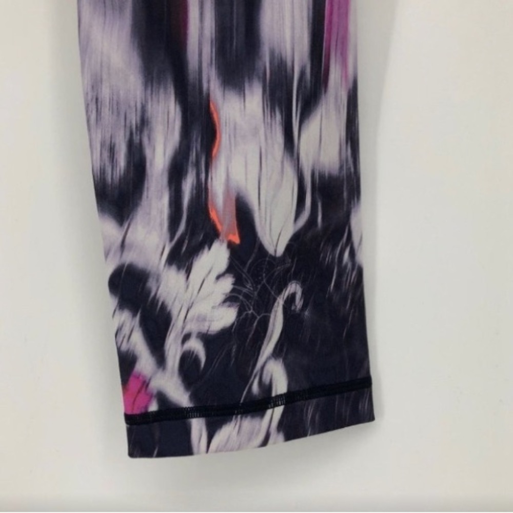 Lululemon Wunder Under crop leggings in RARE indigo mirage print size 6 - Picture 4 of 8